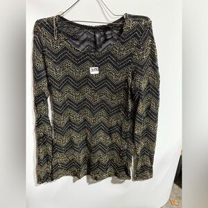 #3055-BKE Black and Gold Zigzag Long Sleeve Top